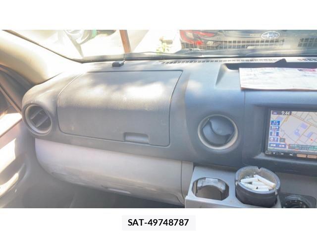 Nissan NV350 Caravan 2013-02 8744993-13