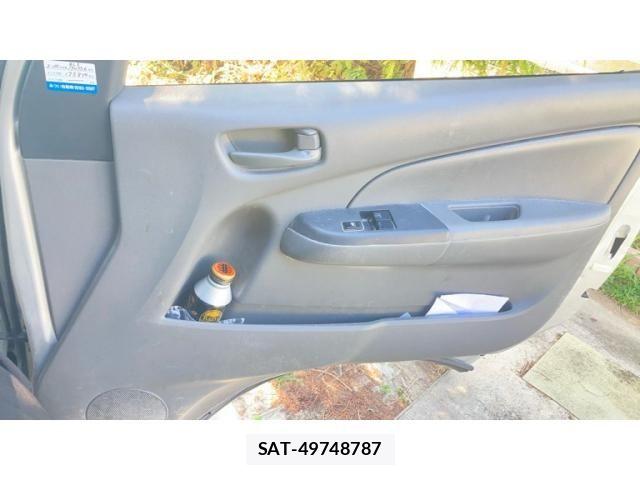 Nissan NV350 Caravan 2013-02 8744993-15