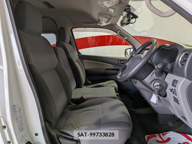 Nissan NV350 Caravan 2020-03 8744991-28