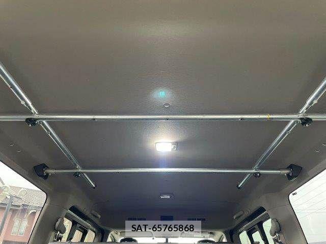 Nissan NV350 Caravan 2013-05 8744992-9