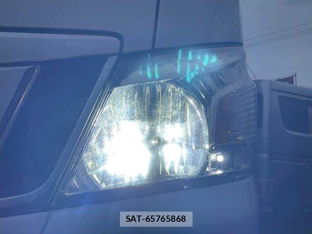 Nissan NV350 Caravan 2013-05 8744992-11