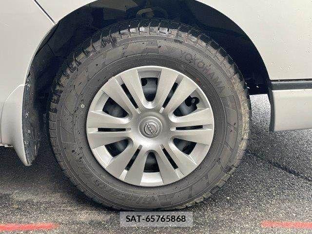 Nissan NV350 Caravan 2013-05 8744992-13