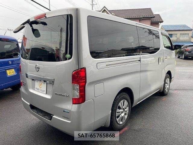 Nissan NV350 Caravan 2013-05 8744992-16