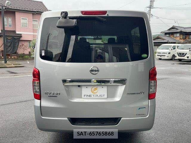 Nissan NV350 Caravan 2013-05 8744992-17