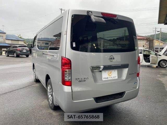 Nissan NV350 Caravan 2013-05 8744992-18