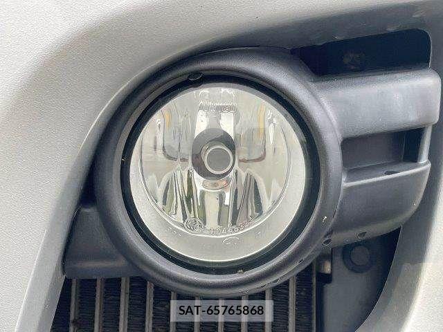 Nissan NV350 Caravan 2013-05 8744992-22