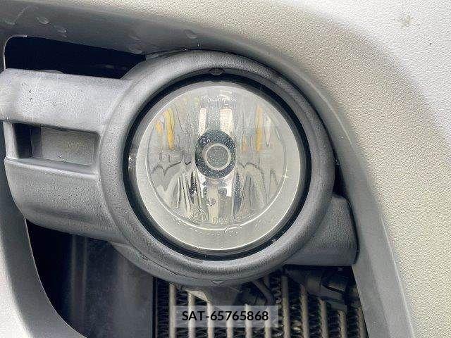 Nissan NV350 Caravan 2013-05 8744992-23