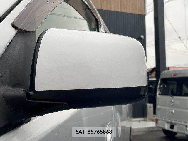 Nissan NV350 Caravan 2013-05 8744992-24