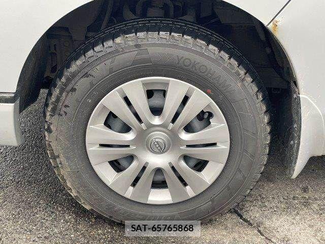 Nissan NV350 Caravan 2013-05 8744992-28