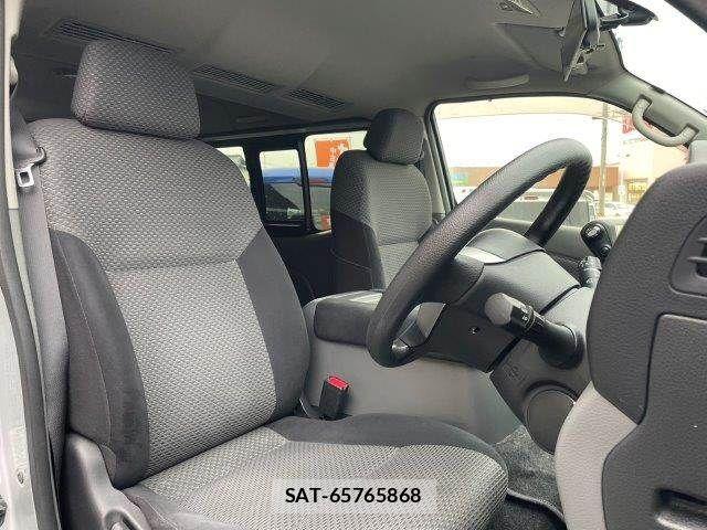 Nissan NV350 Caravan 2013-05 8744992-6