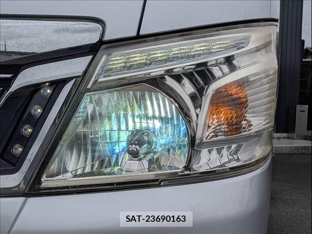 Nissan NV350 Caravan 2012-09 8783070-11