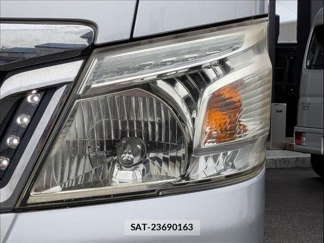 Nissan NV350 Caravan 2012-09 8783070-21