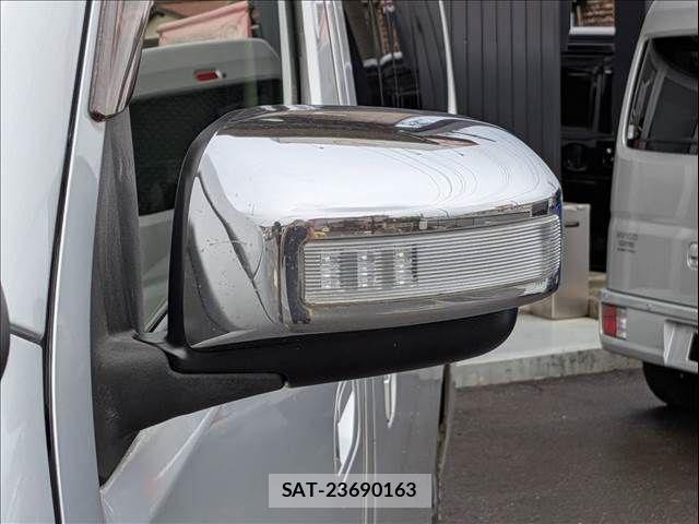 Nissan NV350 Caravan 2012-09 8783070-25