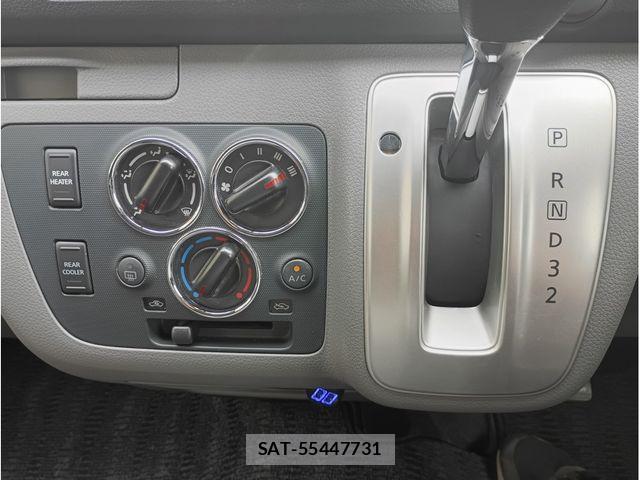Nissan NV350 Caravan 2013-03 8797022-12