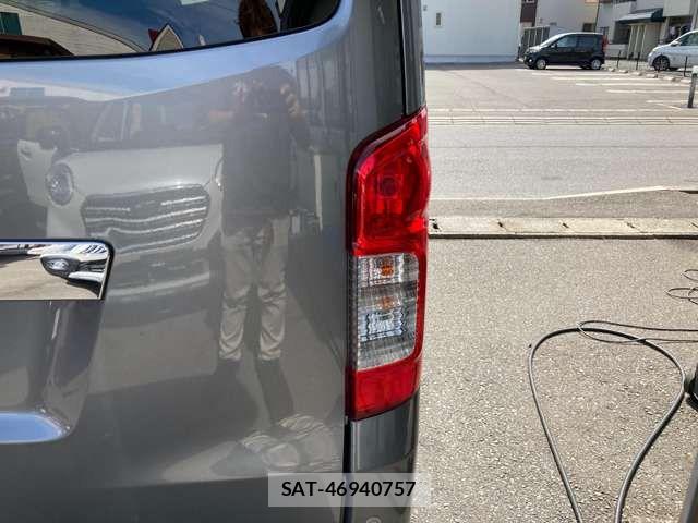 Nissan NV350 Caravan 2020-07 8797021-14