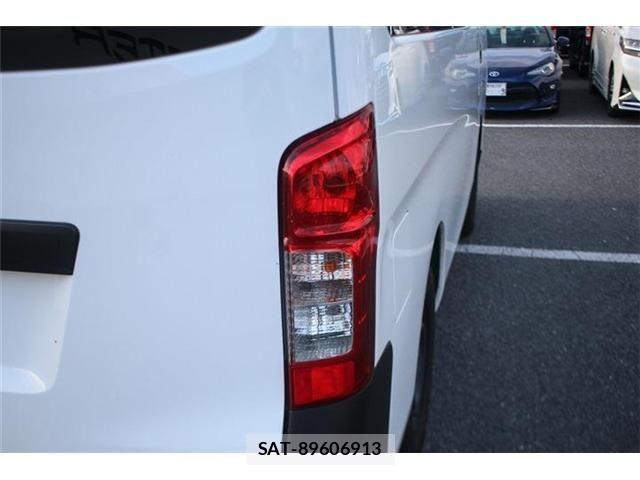 Nissan NV350 Caravan 2021-06 8830931-25