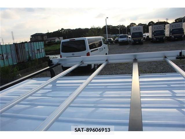 Nissan NV350 Caravan 2021-06 8830931-27