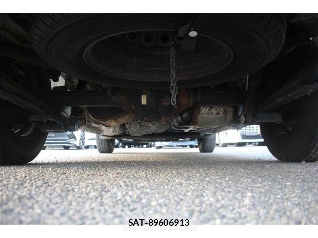 Nissan NV350 Caravan 2021-06 8830931-28