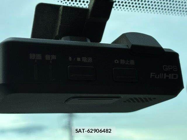 Nissan NV350 Caravan 2015-10 8881383-9
