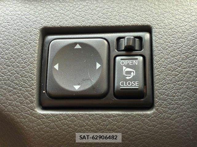 Nissan NV350 Caravan 2015-10 8881383-10