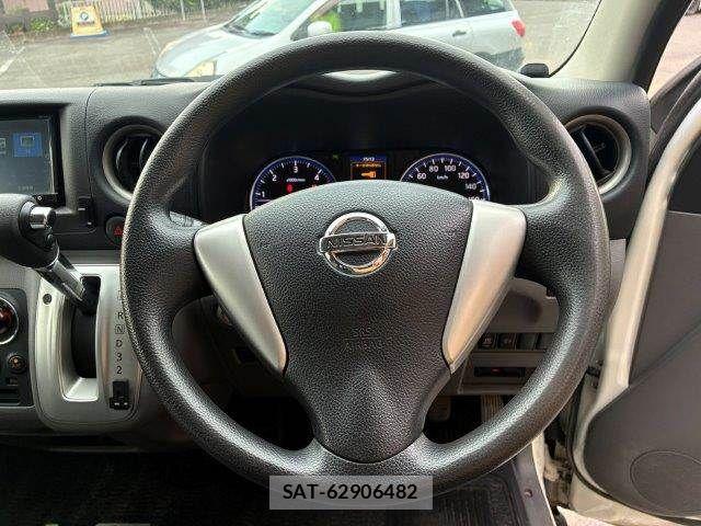 Nissan NV350 Caravan 2015-10 8881383-14
