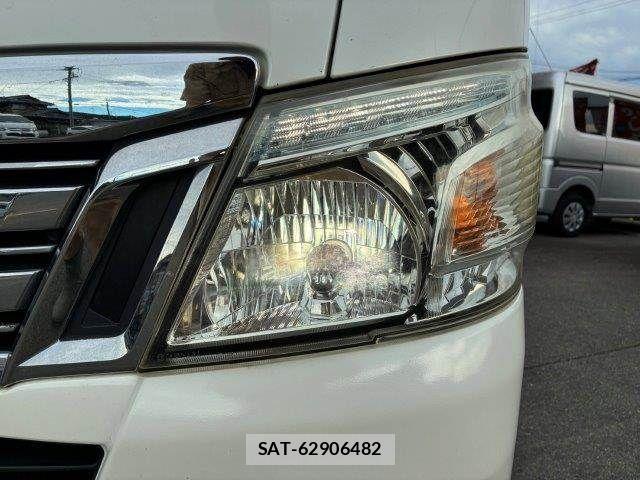 Nissan NV350 Caravan 2015-10 8881383-15