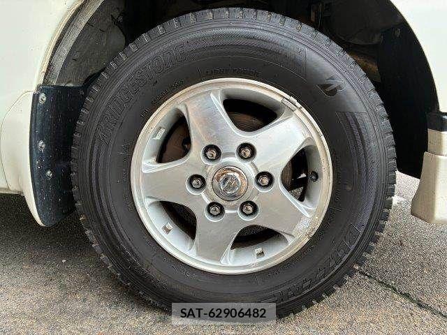 Nissan NV350 Caravan 2015-10 8881383-17