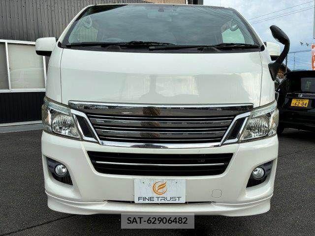 Nissan NV350 Caravan 2015-10 8881383-18