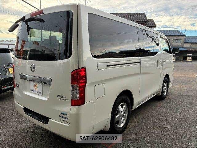 Nissan NV350 Caravan 2015-10 8881383-21