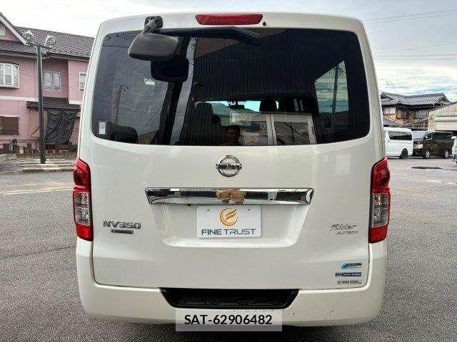 Nissan NV350 Caravan 2015-10 8881383-22