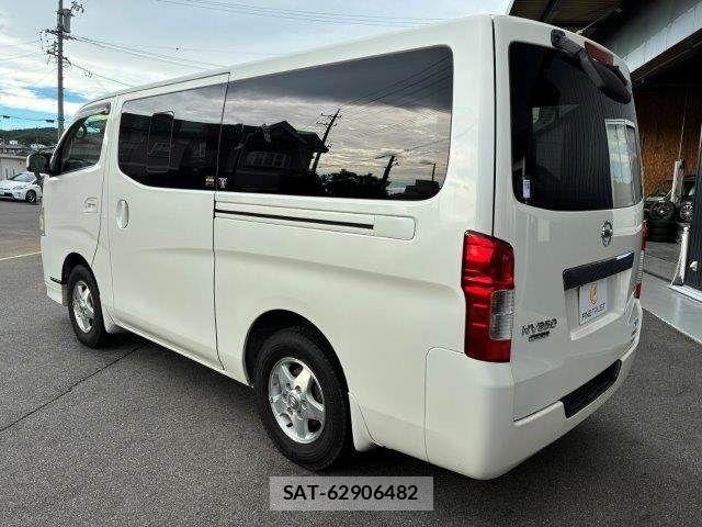 Nissan NV350 Caravan 2015-10 8881383-23