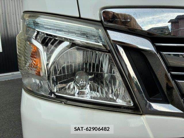 Nissan NV350 Caravan 2015-10 8881383-26