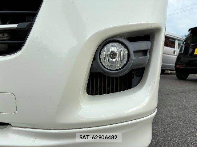 Nissan NV350 Caravan 2015-10 8881383-27
