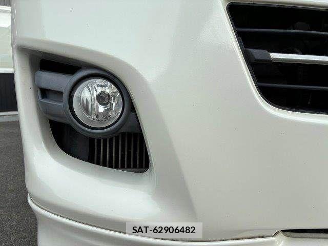 Nissan NV350 Caravan 2015-10 8881383-28