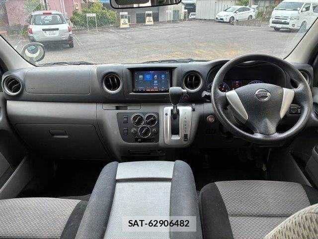 Nissan NV350 Caravan 2015-10 8881383-2