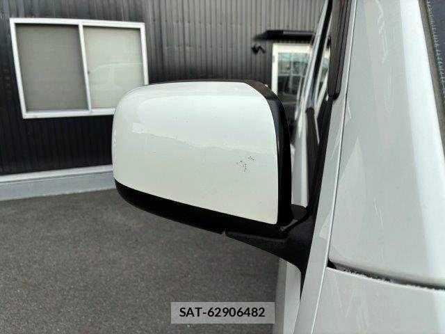 Nissan NV350 Caravan 2015-10 8881383-29