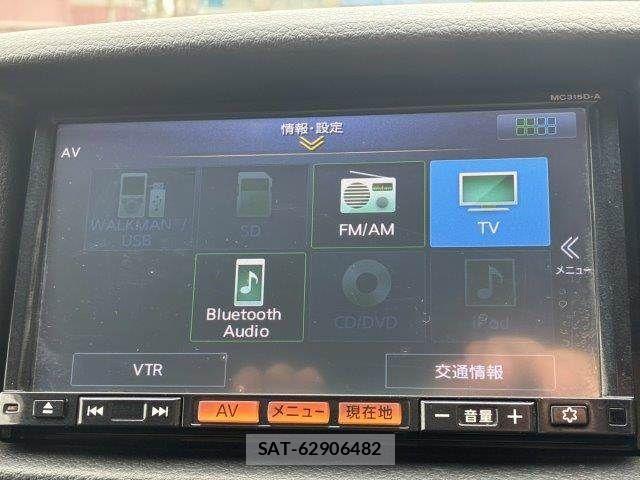 Nissan NV350 Caravan 2015-10 8881383-5