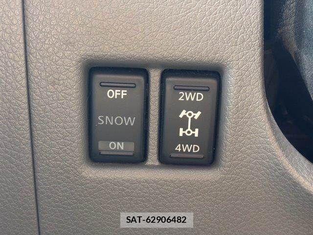 Nissan NV350 Caravan 2015-10 8881383-7