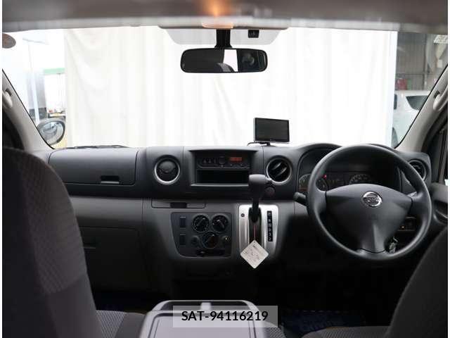 Nissan NV350 Caravan 2020-12 8881381-1