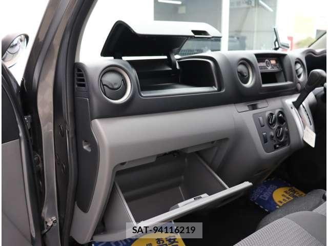 Nissan NV350 Caravan 2020-12 8881381-23