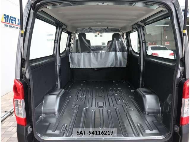 Nissan NV350 Caravan 2020-12 8881381-26