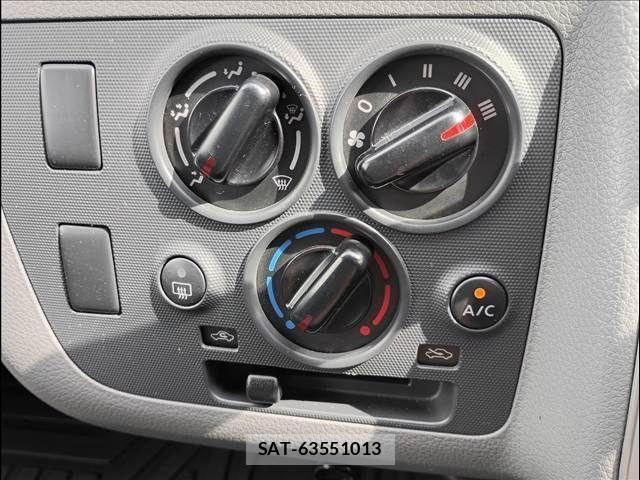 Nissan NV350 Caravan 2013-07 8881385-9