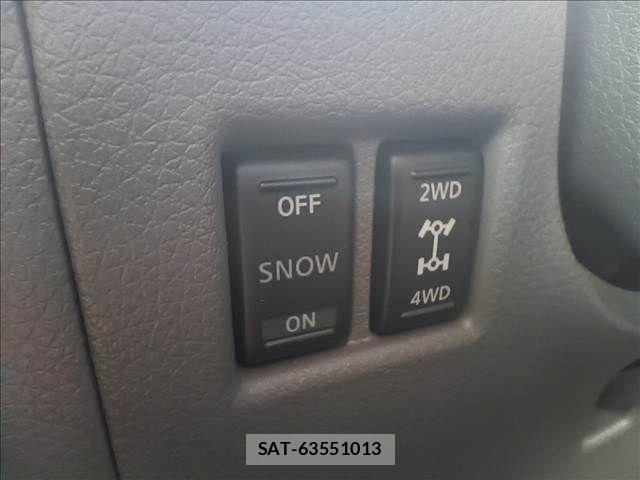 Nissan NV350 Caravan 2013-07 8881385-12