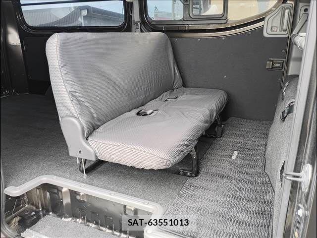 Nissan NV350 Caravan 2013-07 8881385-16