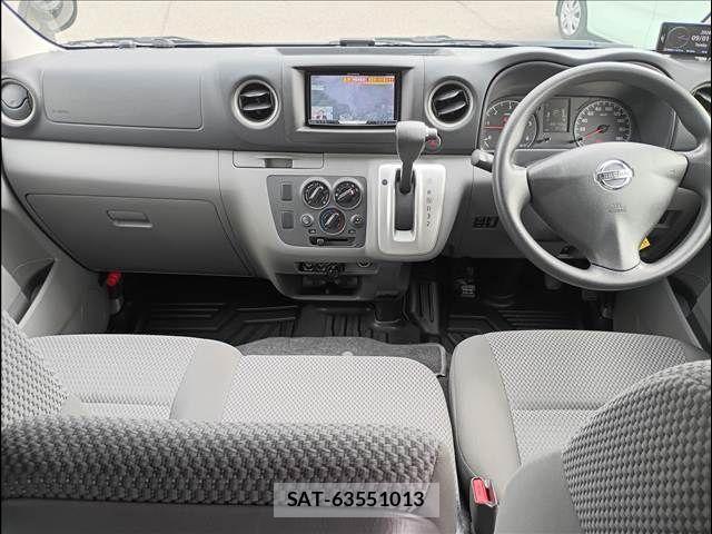 Nissan NV350 Caravan 2013-07 8881385-1
