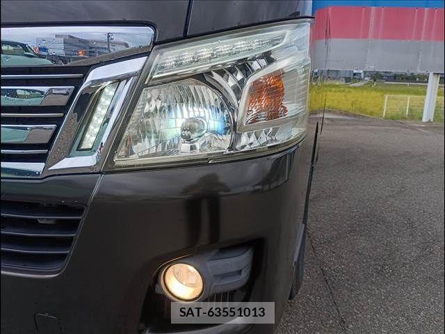 Nissan NV350 Caravan 2013-07 8881385-20