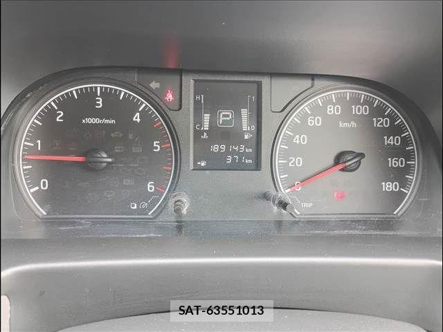 Nissan NV350 Caravan 2013-07 8881385-4