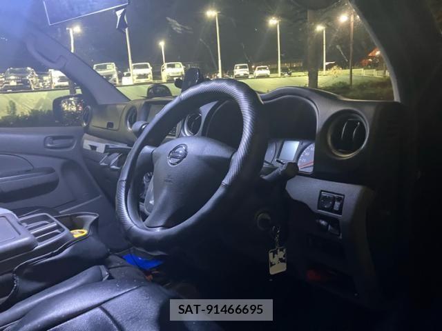 Nissan NV350 Caravan 2018-04 8881382-9