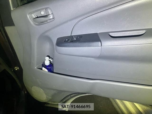 Nissan NV350 Caravan 2018-04 8881382-10