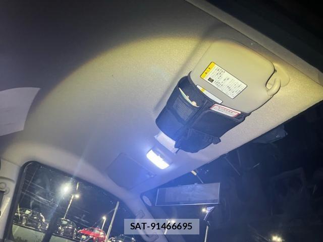 Nissan NV350 Caravan 2018-04 8881382-13